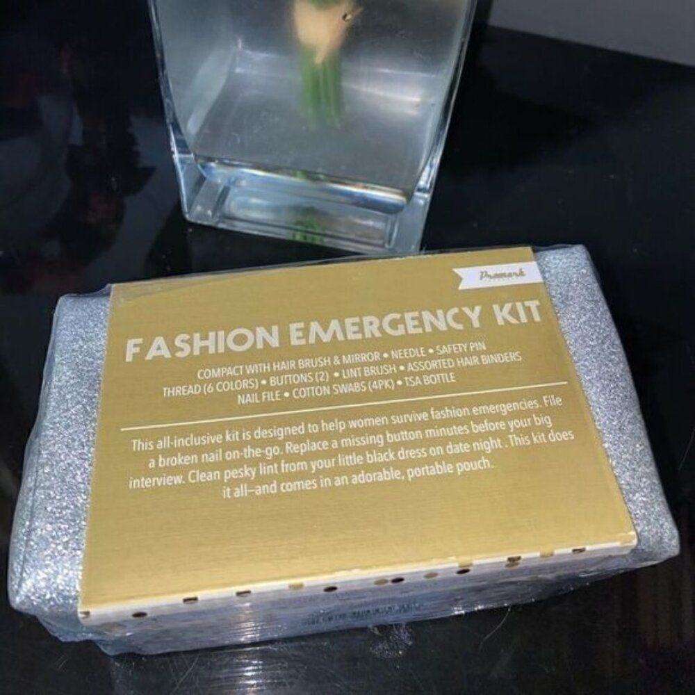 💄 🚨 Fashion Emergency Kit 🚨 💄 - Picture 2 of 3